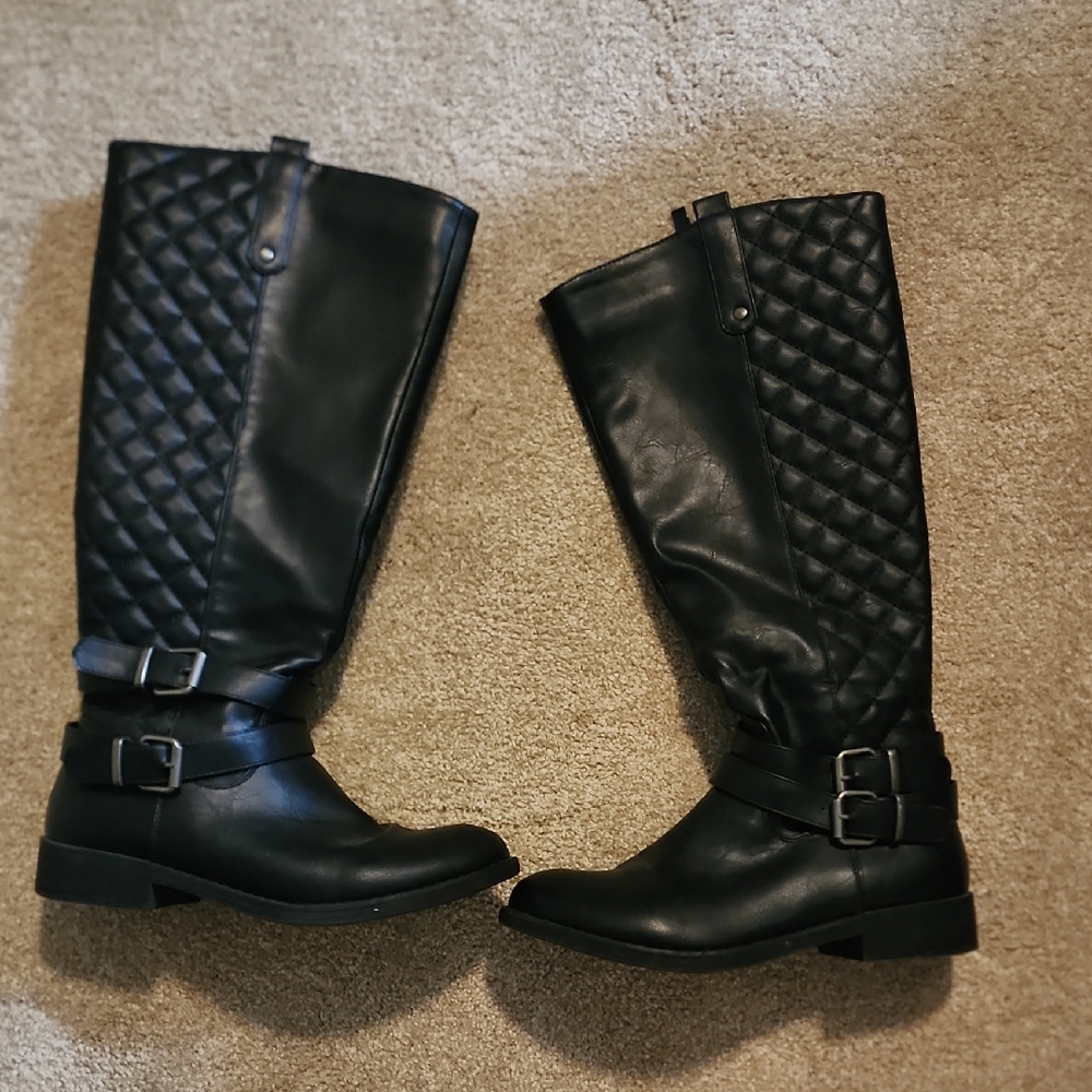 Vepose Black Quilted Buckle Boots